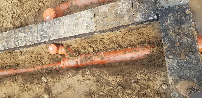 Kanalizacja zewnętrzna pod kostką